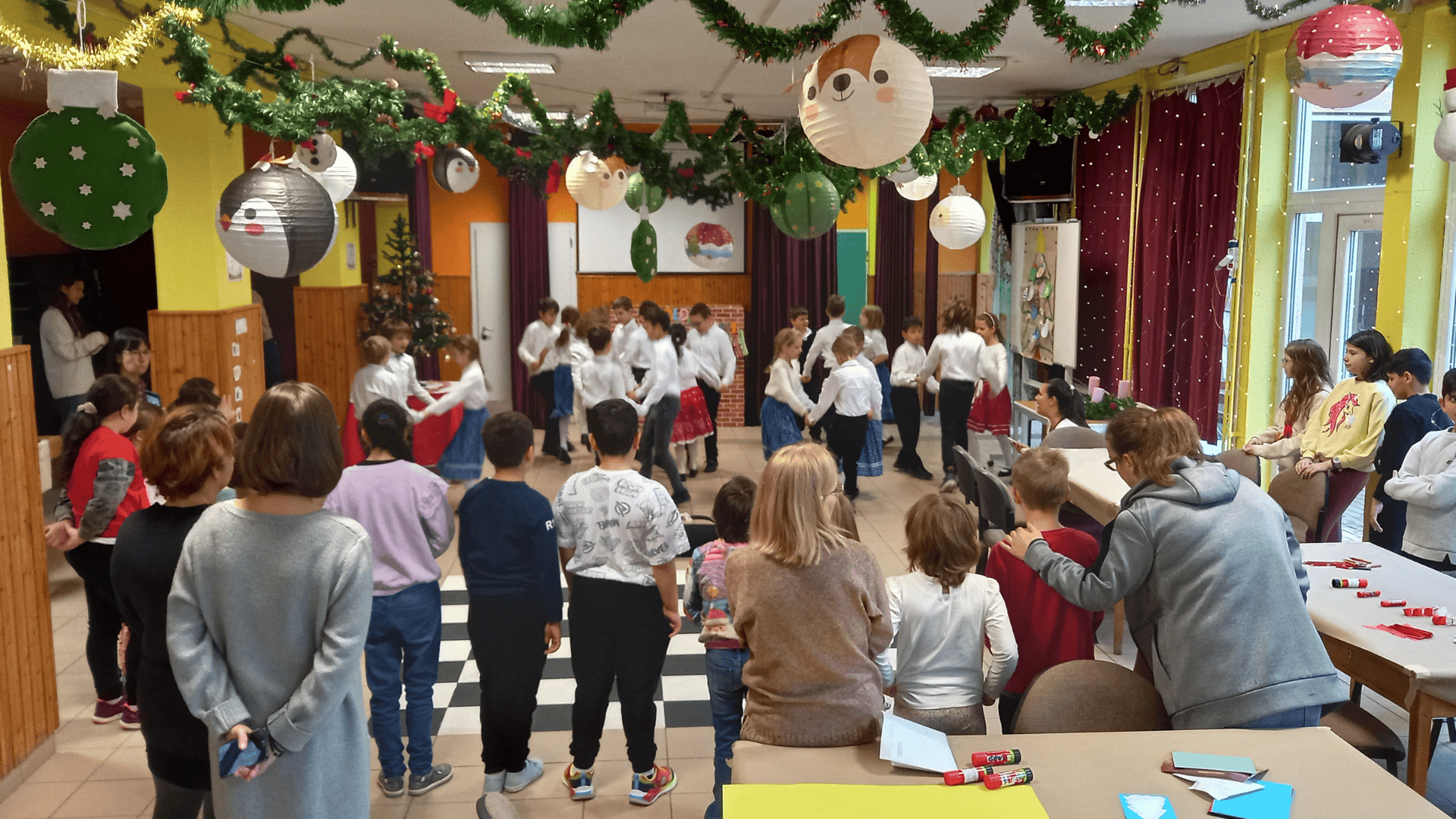 Közös élmények: a 3.a vendégszereplése a Benedek Elek EGYMI-ben